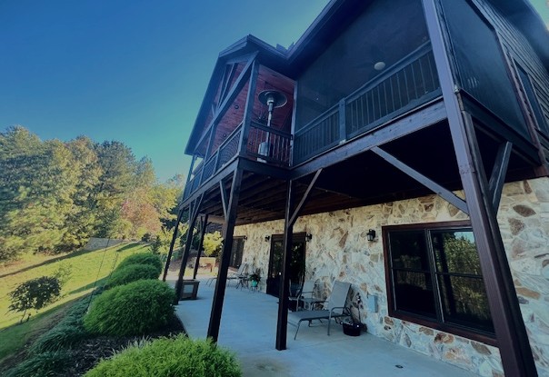 Exterior & mountain setting